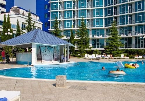 Отель Крыма с бассейном у моря